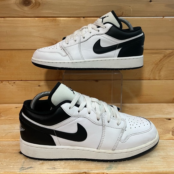 Nike Air Jordan 1 Low White Black Sneaker Shoe size 7y - Women's 8.5 553560-132 - Picture 1 of 7